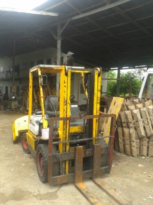 โฟลคลีฟ KOMATSU FD3-11 เครื่องดีเซลขนาดยก3ตัน สูง3เมตร