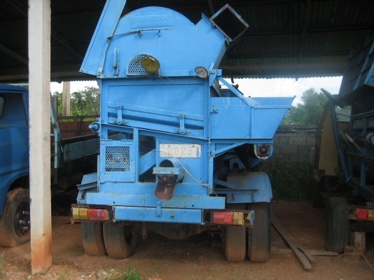 หกล้อ  ตู้นวด 5 ฟุต  เครื่อง  85 แรง  ราคา  110,000 บาท