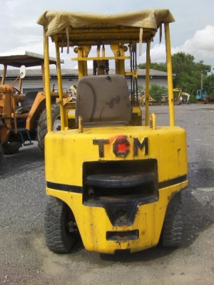 รถยกTCMดีเซล2.5ตันเสาสูง3เมตรงากระดกได้ขายตามสภาพเก่านอก155,000บาททดลองเเละต่อลองราคาได้