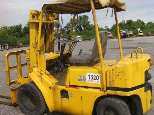 รถยกTCMดีเซล2.5ตันเสาสูง3เมตรงากระดกได้ขายตามสภาพเก่านอก155,000บาททดลองเเละต่อลองราคาได้