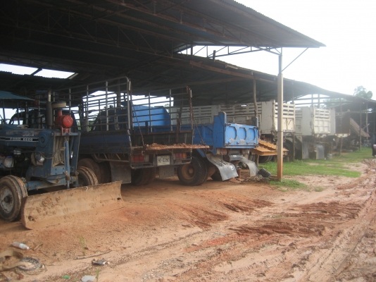 คุณแต๋น 4 ล้อ  เครื่อง 85 แรง  ตู้นวด  5 ฟุต ราคา  100,000 บาท