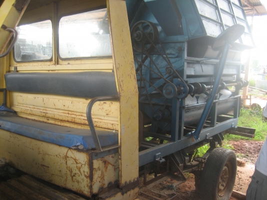 คุณแต๋น 4 ล้อ  เครื่อง 85 แรง  ตู้นวด  5 ฟุต ราคา  100,000 บาท