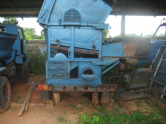 คุณแต๋น 4 ล้อ  เครื่อง 85 แรง  ตู้นวด  5 ฟุต ราคา  100,000 บาท