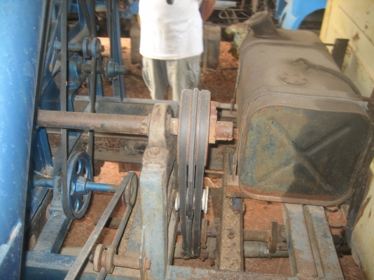 คุณแต๋น 4 ล้อ  เครื่อง 85 แรง  ตู้นวด  5 ฟุต ราคา  100,000 บาท