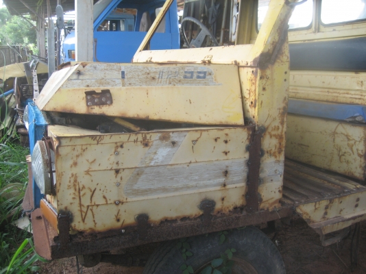 คุณแต๋น 4 ล้อ  เครื่อง 85 แรง  ตู้นวด  5 ฟุต ราคา  100,000 บาท