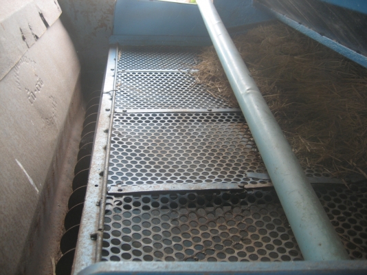 คุณแต๋น 4 ล้อ  เครื่อง 85 แรง  ตู้นวด  5 ฟุต ราคา  100,000 บาท