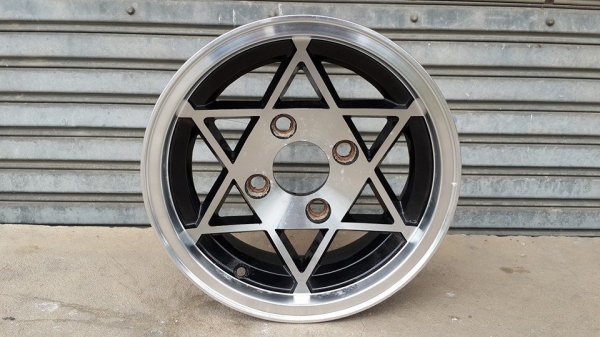 ขอบ 13 Retro 4รู114 ออฟสวยๆ ไม่คดไม่ดุ้ง สภาพดี สีสวย ขอบ 13 Retro 4รู114 ออฟสวยๆ ไม่คดไม่ดุ้ง สภาพดี สีสวย