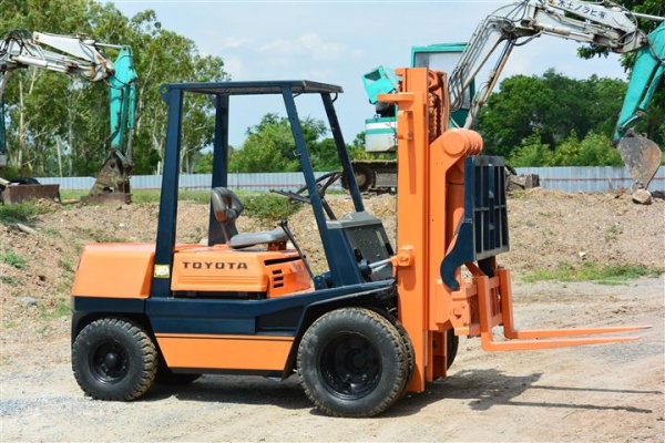 รถฟอร์ลฟต์TOYOTA 3ตันเครื่องดีเซลเก่าญี่ปุ่น