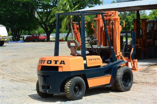 รถฟอร์ลฟต์TOYOTA 3ตันเครื่องดีเซลเก่าญี่ปุ่น