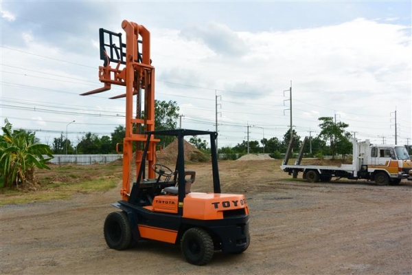 รถฟอร์ลฟต์TOYOTA 3ตันเครื่องดีเซลเก่าญี่ปุ่น