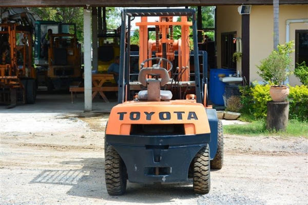 รถฟอร์ลฟต์TOYOTA 3ตันเครื่องดีเซลเก่าญี่ปุ่น