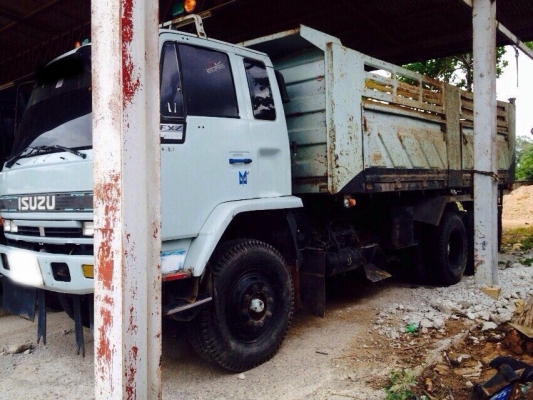 ขายรถ18ล้อดั้ม ISUZU เครื่อง 240แรงม้า หัวหางฟ้าแท้ สนใจโทร 081-9701072