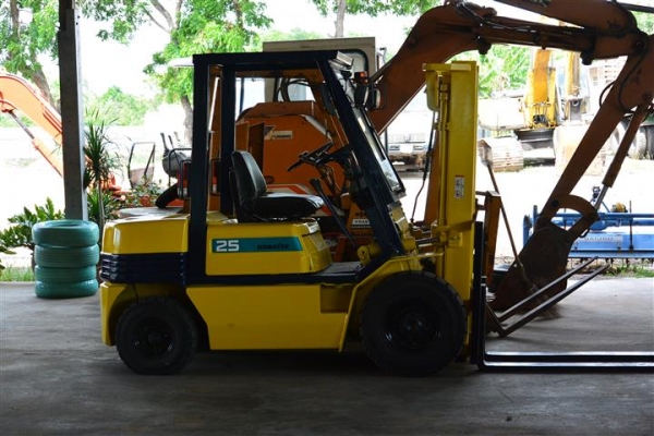 ขายรถฟอร์คลิฟต์KOMATSU FD25-11เก่าญี่ปุ่นสภาพสวย2.5ตัน