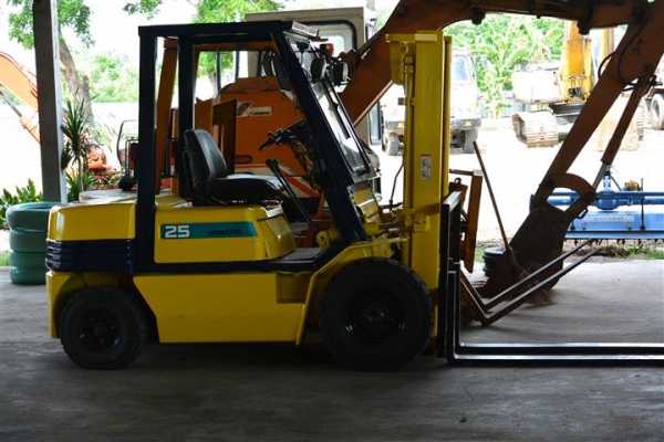 ขายรถฟอร์คลิฟต์KOMATSU FD25-11เก่าญี่ปุ่นสภาพสวย2.5ตัน