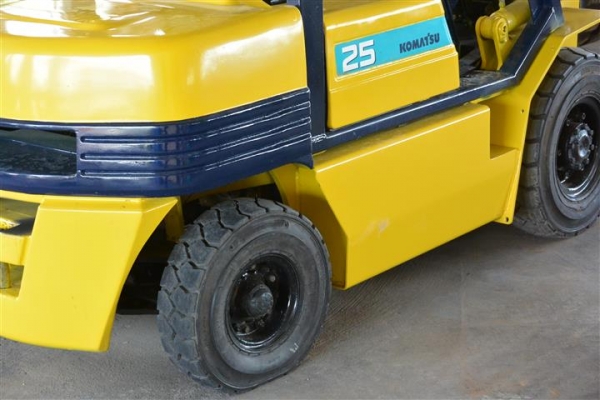 ขายรถฟอร์คลิฟต์KOMATSU FD25-11เก่าญี่ปุ่นสภาพสวย2.5ตัน