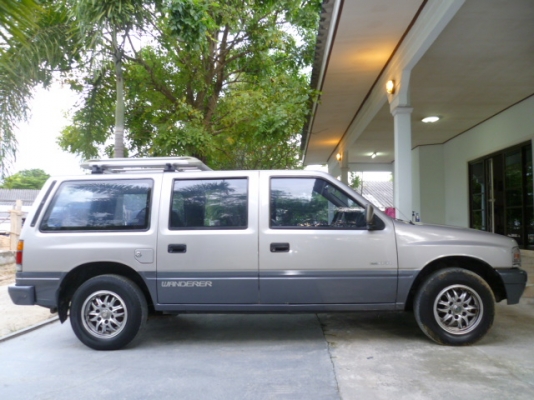 ขายอีซูซุ แวน วันเดอเลอ 5 ประตู รถครอบครัว