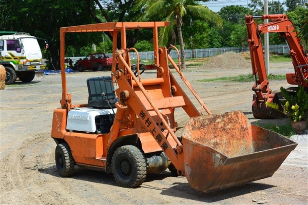 ขายรถตักเล็กTOYOTA SD7เก่าญี่ปุ่นสภาพสวยราคาถูก