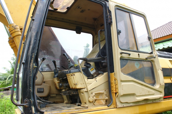 ขายแบคโฮ  CAT 320 V2  เอกสารเล่มทะเบียน  พร้อมโอน  ราคาขาย  1,080,000  บาท