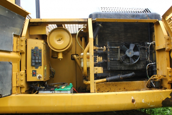 ขายแบคโฮ  CAT 320 V2  เอกสารเล่มทะเบียน  พร้อมโอน  ราคาขาย  1,080,000  บาท