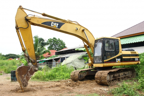 ขายแบคโฮ  CAT 320 V2  เอกสารเล่มทะเบียน  พร้อมโอน  ราคาขาย  1,080,000  บาท