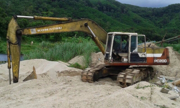 ขายแมคโฮ KOMATSU PC200-5 เครื่องปั้มเดิม สนใจโทร 081-9701072