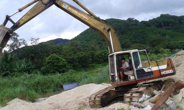 ขายแมคโฮ KOMATSU PC200-5 เครื่องปั้มเดิม สนใจโทร 081-9701072 ขายแมคโฮ KOMATSU PC200-5 เครื่องปั้มเดิม สนใจโทร 081-9701072