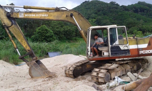 ขายแมคโฮ KOMATSU PC200-5 เครื่องปั้มเดิม สนใจโทร 081-9701072 ขายแมคโฮ KOMATSU PC200-5 เครื่องปั้มเดิม สนใจโทร 081-9701072