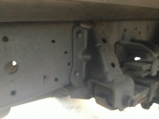 รถอีซูซุ  6  ล้อ รั้ว  ( ไม่ดั้ม )  120 แรงม้า. ปี 42  ( ฝาขาว )   สนใจติดต่อ 081 - 6079515