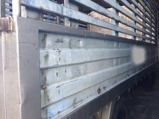 รถอีซูซุ  6  ล้อ รั้ว  ( ไม่ดั้ม )  120 แรงม้า. ปี 42  ( ฝาขาว )   สนใจติดต่อ 081 - 6079515