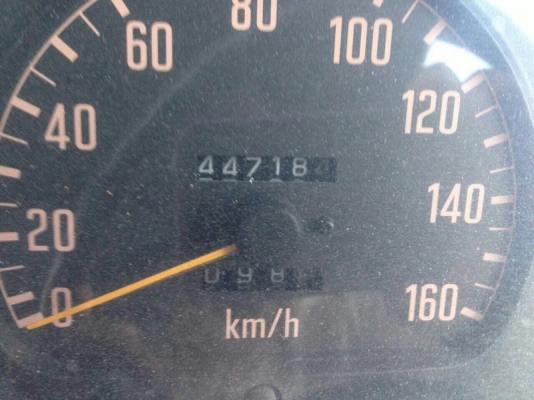 รถอีซูซุ  6  ล้อ รั้ว  ( ไม่ดั้ม )  120 แรงม้า. ปี 42  ( ฝาขาว )   สนใจติดต่อ 081 - 6079515