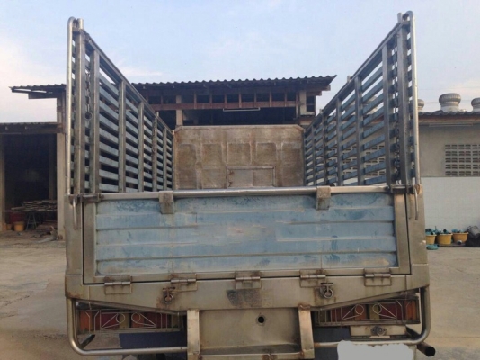 รถอีซูซุ  6  ล้อ รั้ว  ( ไม่ดั้ม )  120 แรงม้า. ปี 42  ( ฝาขาว )   สนใจติดต่อ 081 - 6079515