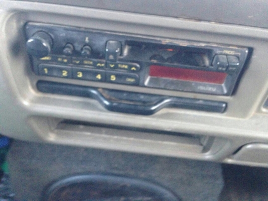 รถอีซูซุ  6  ล้อ รั้ว  ( ไม่ดั้ม )  120 แรงม้า. ปี 42  ( ฝาขาว )   สนใจติดต่อ 081 - 6079515