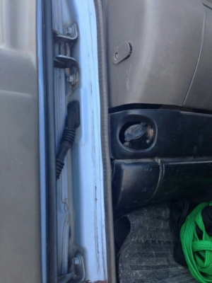 รถอีซูซุ  6  ล้อ รั้ว  ( ไม่ดั้ม )  120 แรงม้า. ปี 42  ( ฝาขาว )   สนใจติดต่อ 081 - 6079515