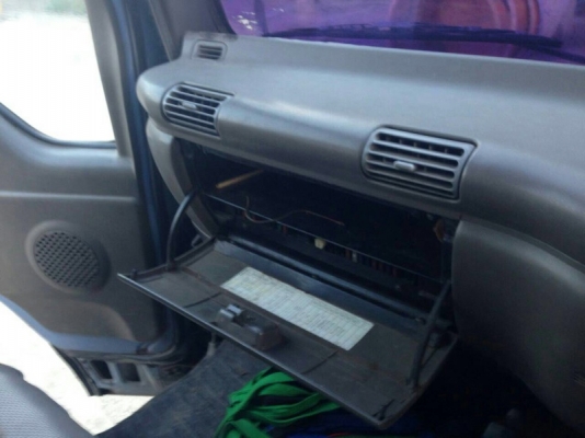 รถอีซูซุ  6  ล้อ รั้ว  ( ไม่ดั้ม )  120 แรงม้า. ปี 42  ( ฝาขาว )   สนใจติดต่อ 081 - 6079515