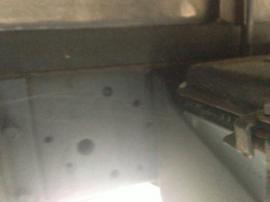 รถอีซูซุ  6  ล้อ รั้ว  ( ไม่ดั้ม )  120 แรงม้า. ปี 42  ( ฝาขาว )   สนใจติดต่อ 081 - 6079515