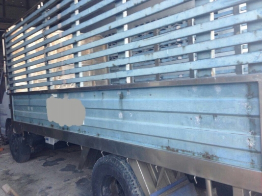 รถอีซูซุ  6  ล้อ รั้ว  ( ไม่ดั้ม )  120 แรงม้า. ปี 42  ( ฝาขาว )   สนใจติดต่อ 081 - 6079515