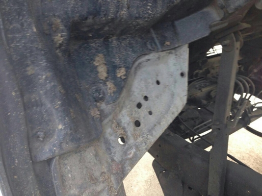 รถอีซูซุ  6  ล้อ รั้ว  ( ไม่ดั้ม )  120 แรงม้า. ปี 42  ( ฝาขาว )   สนใจติดต่อ 081 - 6079515