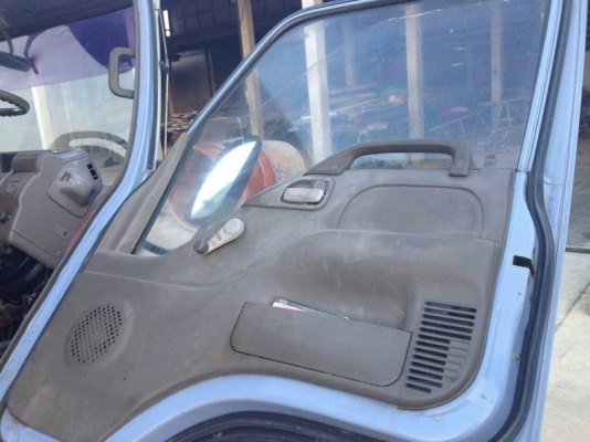 รถอีซูซุ  6  ล้อ รั้ว  ( ไม่ดั้ม )  120 แรงม้า. ปี 42  ( ฝาขาว )   สนใจติดต่อ 081 - 6079515