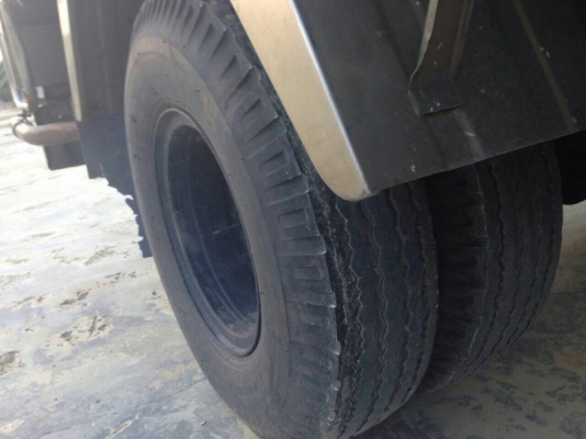 รถอีซูซุ  6  ล้อ รั้ว  ( ไม่ดั้ม )  120 แรงม้า. ปี 42  ( ฝาขาว )   สนใจติดต่อ 081 - 6079515