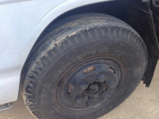 รถอีซูซุ  6  ล้อ รั้ว  ( ไม่ดั้ม )  120 แรงม้า. ปี 42  ( ฝาขาว )   สนใจติดต่อ 081 - 6079515