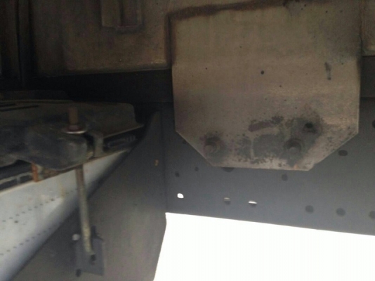 รถอีซูซุ  6  ล้อ รั้ว  ( ไม่ดั้ม )  120 แรงม้า. ปี 42  ( ฝาขาว )   สนใจติดต่อ 081 - 6079515