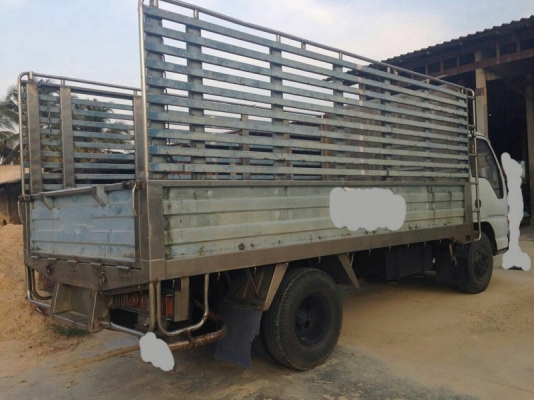 รถอีซูซุ  6  ล้อ รั้ว  ( ไม่ดั้ม )  120 แรงม้า. ปี 42  ( ฝาขาว )   สนใจติดต่อ 081 - 6079515