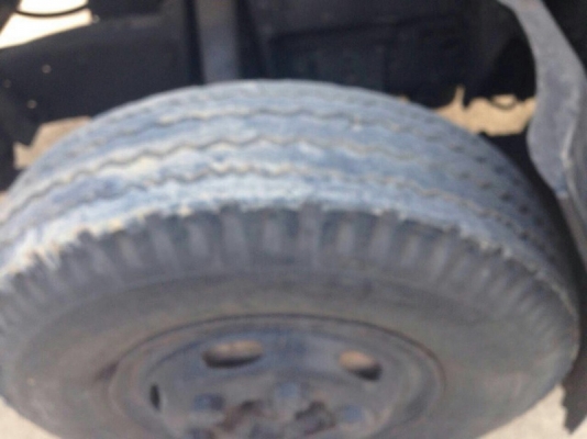 รถอีซูซุ  6 ล้อดั้ม 195 แรงม้า. ปี 40   สนใจติดต่อ 081 - 6079515