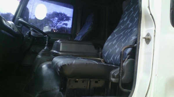 รถอีซูซุ  6 ล้อดั้ม 195 แรงม้า. ปี 40   สนใจติดต่อ 081 - 6079515