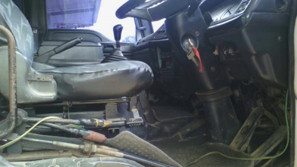 รถอีซูซุ  6 ล้อดั้ม 195 แรงม้า. ปี 40   สนใจติดต่อ 081 - 6079515