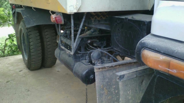 รถอีซูซุ  6 ล้อดั้ม 195 แรงม้า. ปี 40   สนใจติดต่อ 081 - 6079515