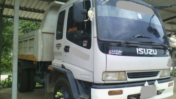 รถอีซูซุ  6 ล้อดั้ม 195 แรงม้า. ปี 40   สนใจติดต่อ 081 - 6079515