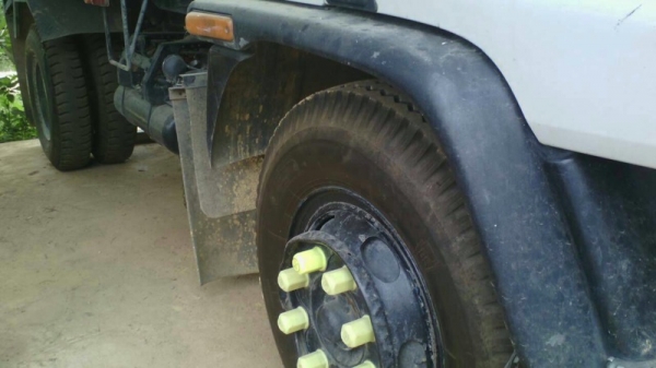 รถอีซูซุ  6 ล้อดั้ม 195 แรงม้า. ปี 40   สนใจติดต่อ 081 - 6079515