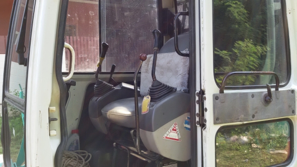 ขาย komatsu pc 30-7e สภาพสวย พร้อมใช่้งาน ช่วงล่างเต็ม