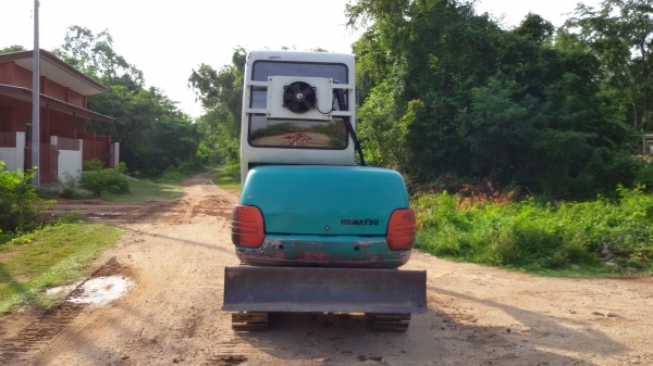 ขาย komatsu pc 30-7e สภาพสวย พร้อมใช่้งาน ช่วงล่างเต็ม